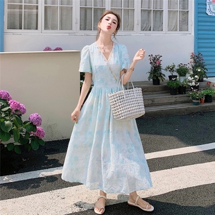 蓝色甜美温柔风浪漫泡泡袖 度假v领连衣裙女 碎花茶歇长裙夏季 新款