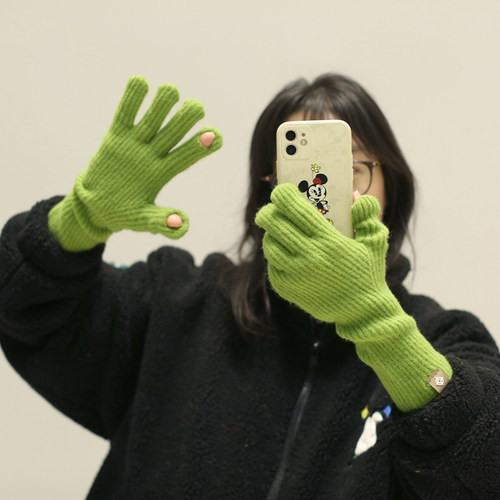 含羊毛，质感好，露指可触屏