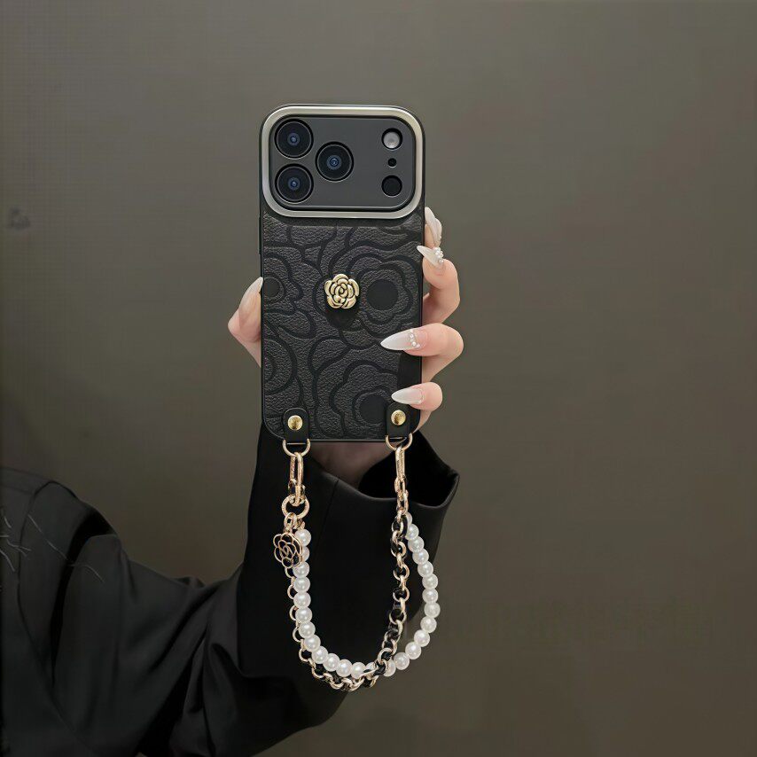 小香风黑色山茶花链条斜挎苹果17ProMax时尚简约16Pro高级感15创意小众14全包保护套13防摔手机壳女
