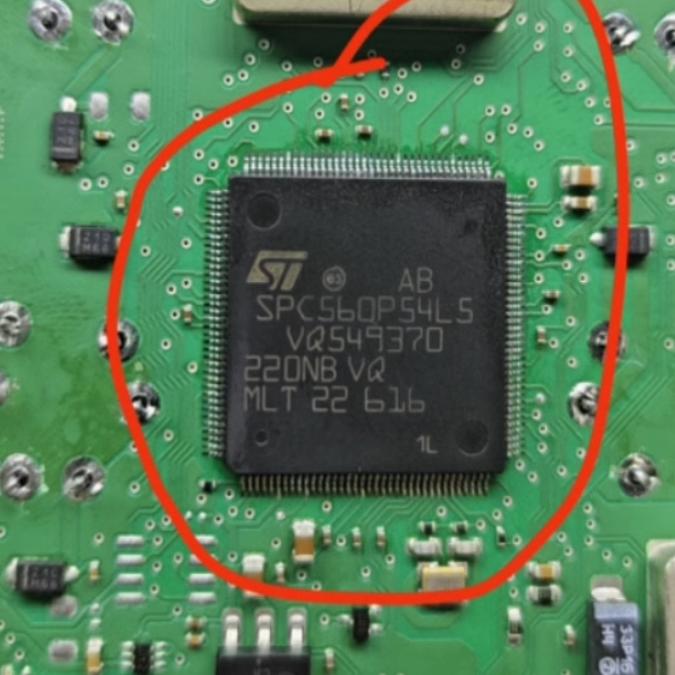 SPC560P54L5 汽车电脑板嵌入式微控制器处理器CPU芯片拆机