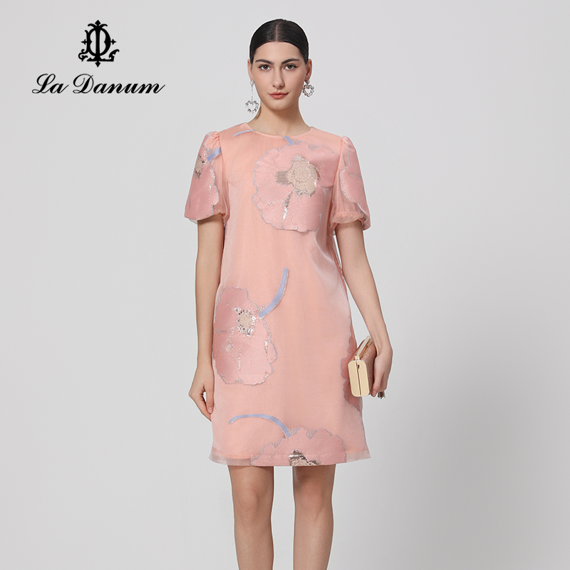 阿丹娜粉色提花泡泡袖连衣裙