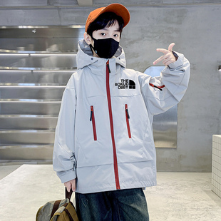 儿童装男童外套春秋款2026新款春季冲锋衣酷帅中大童男孩春装衣服