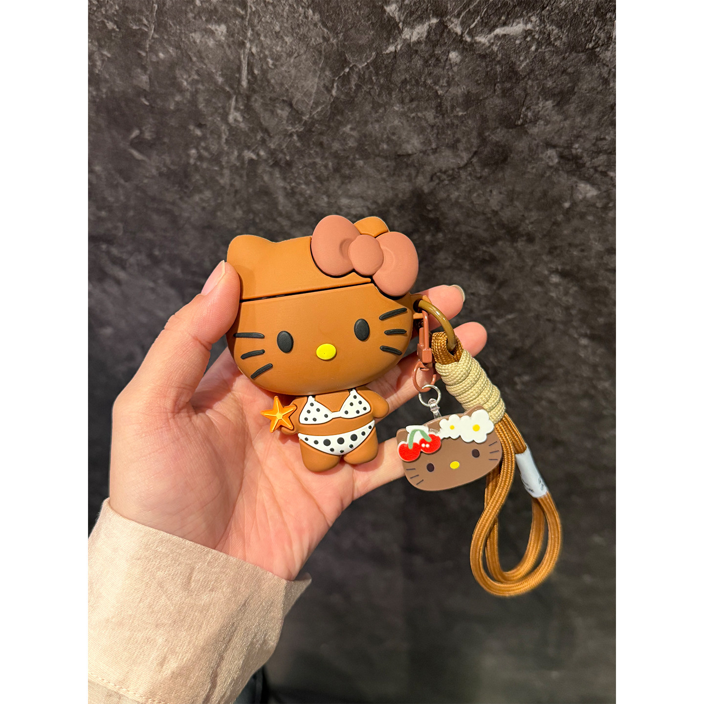 趣味可爱比基尼黑皮Kitty猫防尘塞适用AirPods4代耳机壳苹果AirPodsPro三代软1/2/3代硅胶套Pro2代女款Pro3代