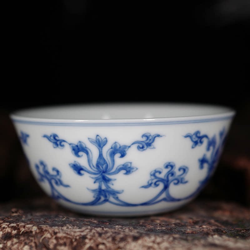 龙圣华苑景德镇陶人临古仿明成化手绘青花勾莲纹卧足杯手工主人杯