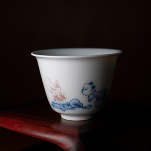 龙圣华苑景德镇谷雨山房尹曰手绘青花釉里红人丁兴旺奇古杯主人杯