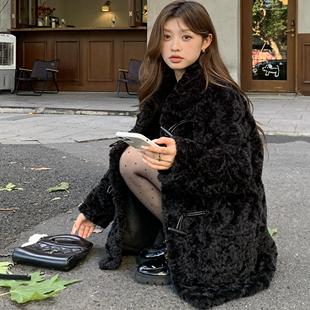 皮毛一体2024新款爆款富人区同款泰迪牛角扣仿羊羔毛皮草外套女冬