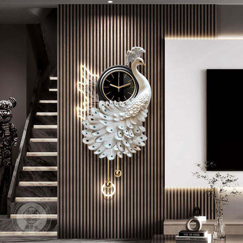 高级感挂钟电视背景墙装饰画2025新款立体感孔雀客厅挂画创意壁灯