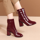 高跟短靴女真皮漆皮单靴皮带扣酒红色圆头低筒靴女秋季 粗跟女靴子