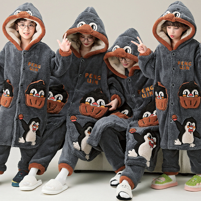 秋冬季亲子珊瑚绒睡衣一家三口儿童加厚长袍绒企鹅睡袍家居服套装