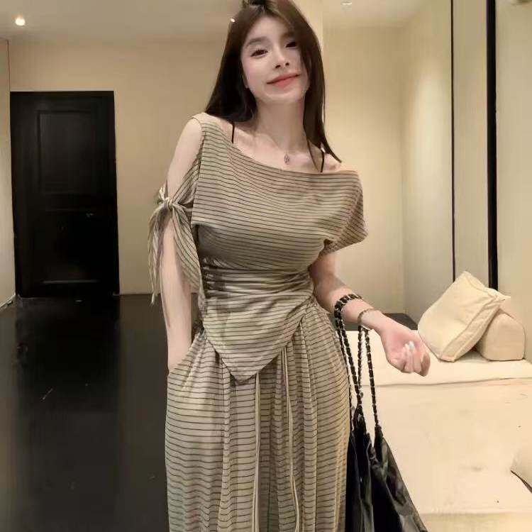 超火夏装一整套穿搭女2026新款不规则收腰露肩T恤+阔腿裤两件套