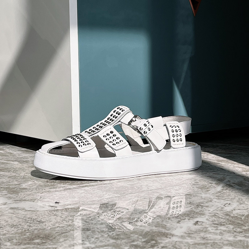 JINIWU吾倪季2025新白色凉鞋手工牛皮铆钉罗马鞋超轻舒适休闲男鞋