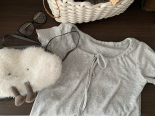 Komorebis 领口抽绳正肩修身显瘦全棉灰色短袖短t