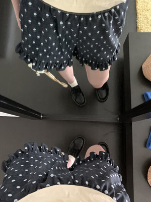 Komorebis//黑色波点花边松紧腰短裤