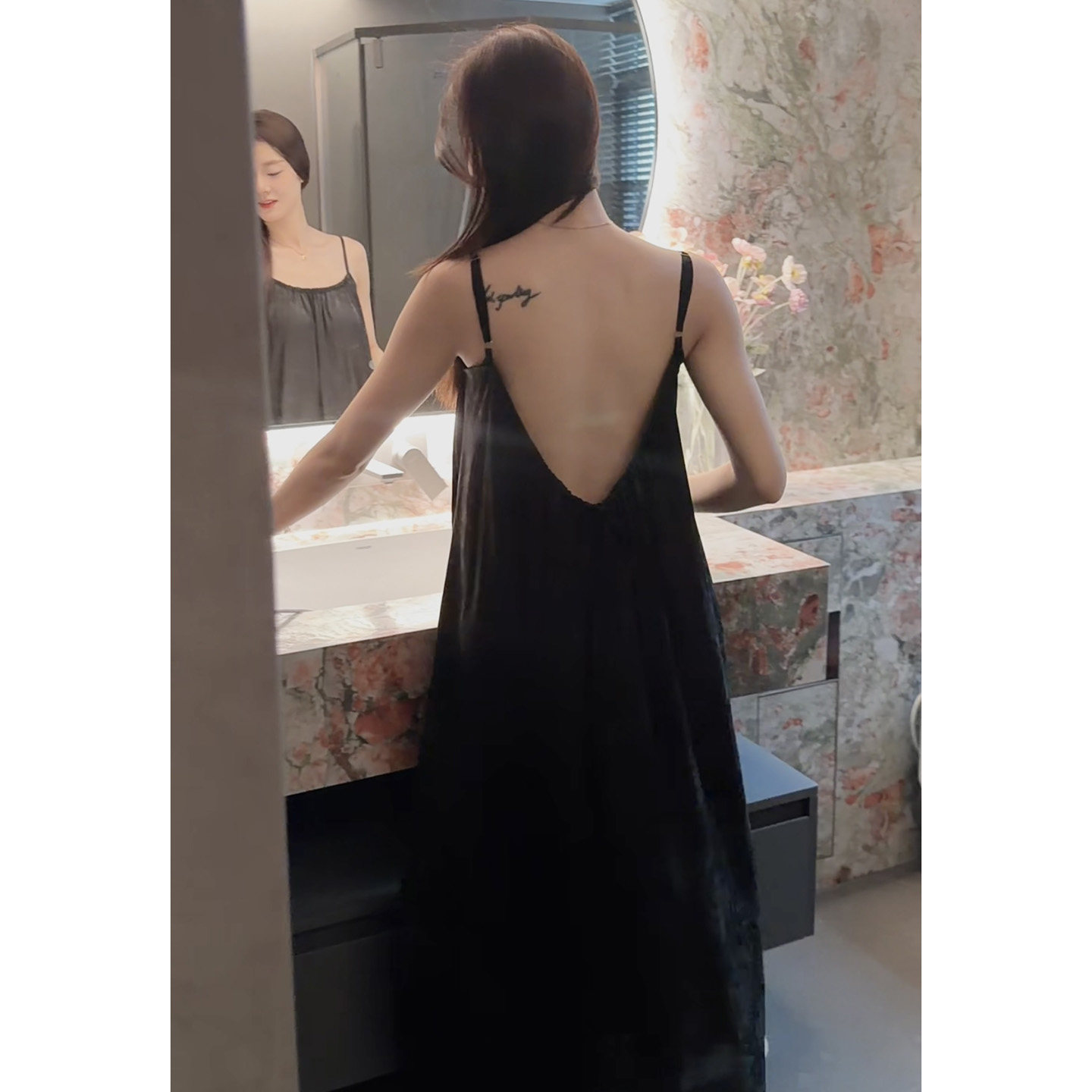 吊带睡裙女冰丝露背带胸垫家居服图片