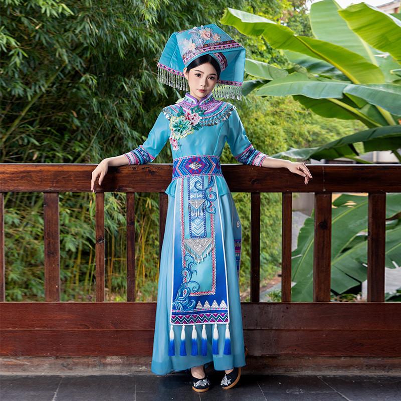 广西壮族三月三民族舞蹈演出服女成人壮锦古城旅拍经典刺绣盛装新