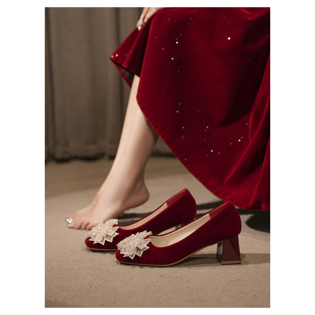 酒红色绒面秀禾服婚鞋女水钻蝴蝶