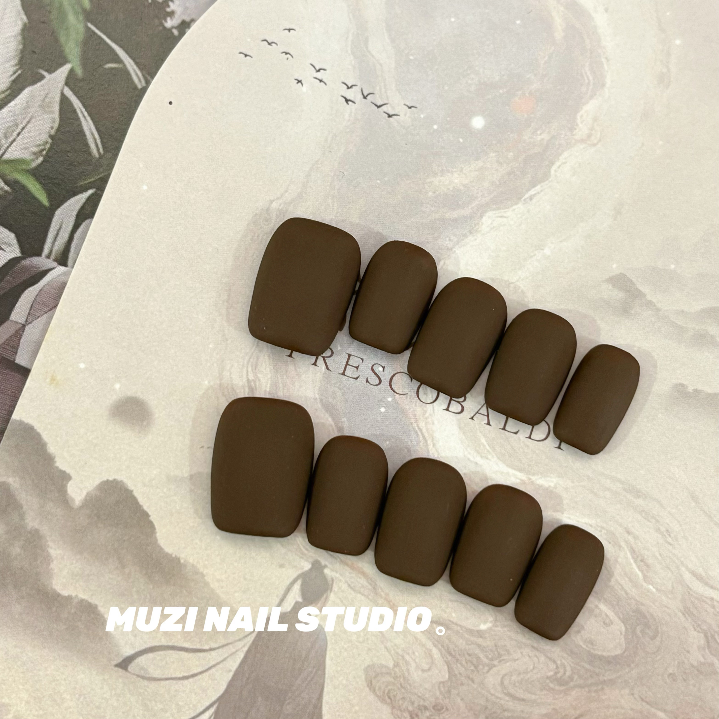 【MUZI穿戴甲】棕色磨砂秋冬新款美甲小众高级感显白短款光疗甲片