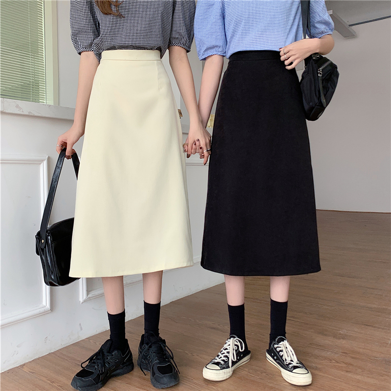 A-line skirt with high waist covering hips