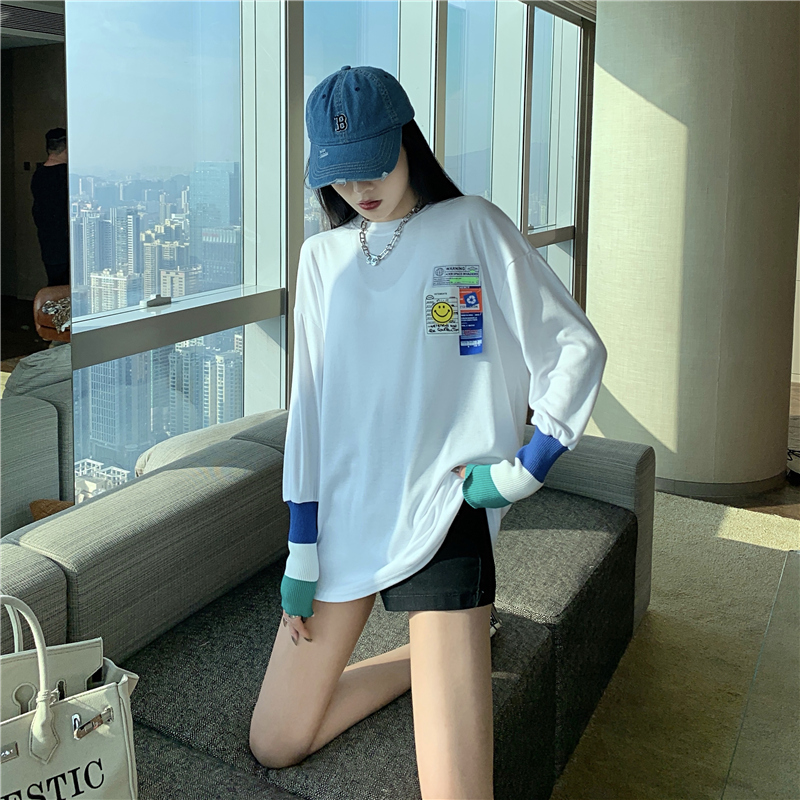 The new Korean version of new year's spring dress is loose, thin and foreign style, with a base coat and a long sleeve T-shirt