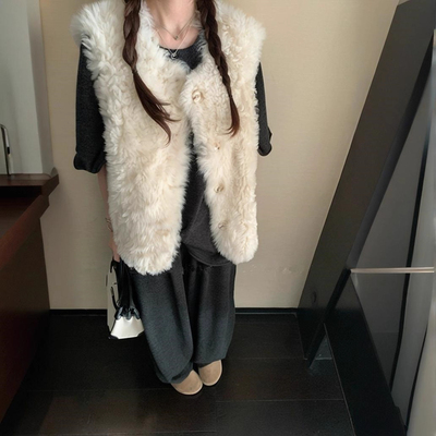 皮草马甲女网红款2025冬季新款仿羊羔毛背心托斯卡纳皮毛一体马夹