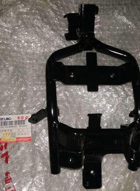 适用铃木丽彩QS125T-2AB-6韵彩QS100T-A面板支架前护板喇叭支架