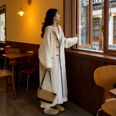 秋冬高级感牛角扣连帽针织大衣