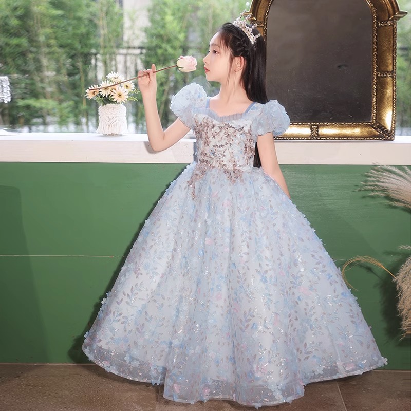 女童播音主持钢琴考级礼服唱歌