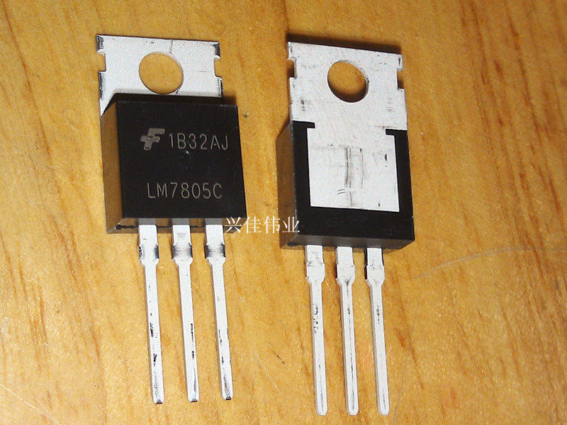 全新 LM7805CT LM7805C LM7805 直插 TO220 三端稳压器 5V