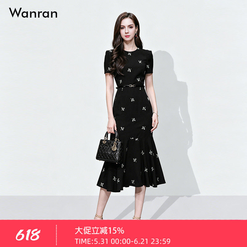 2026夏季新款淑女气质圆领短袖小黑裙收腰显瘦荷叶边绣花连衣裙女