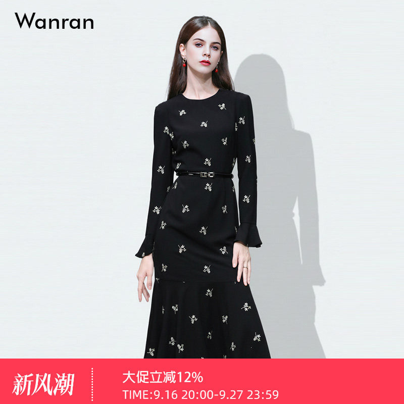 2026年秋季新款淑女气质圆领长袖裙子收腰显瘦荷叶边黑色连衣裙女