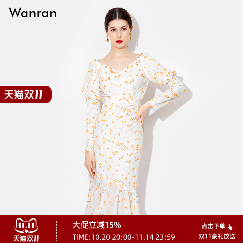 2025秋装新款时尚优雅气质绣花V领显瘦收腰羊腿袖连衣裙女长款