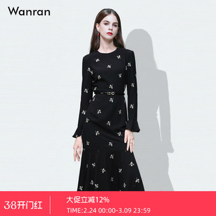 2026年春季新款淑女气质圆领长袖裙子收腰显瘦荷叶边绣花连衣裙女