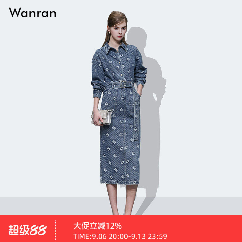 2026年秋季新款复古时尚翻领长袖腰带收腰显瘦直筒花色牛仔连衣裙