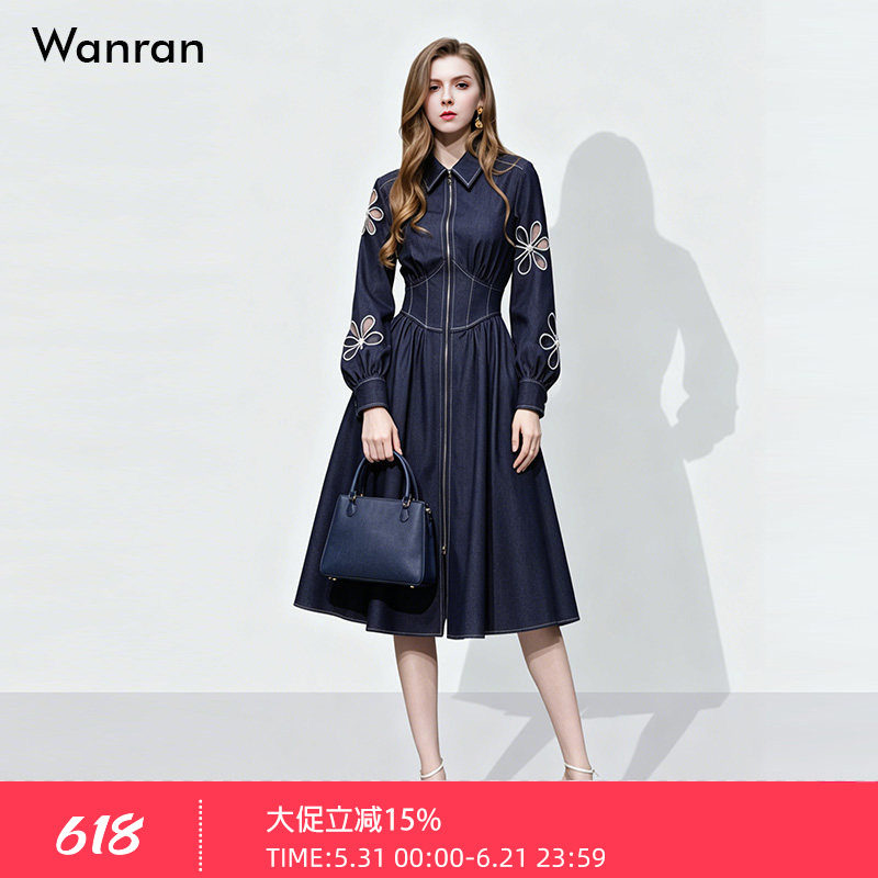 2026春季新款时尚千金风设计感镂空绣花灯笼袖收腰大摆藏蓝连衣裙