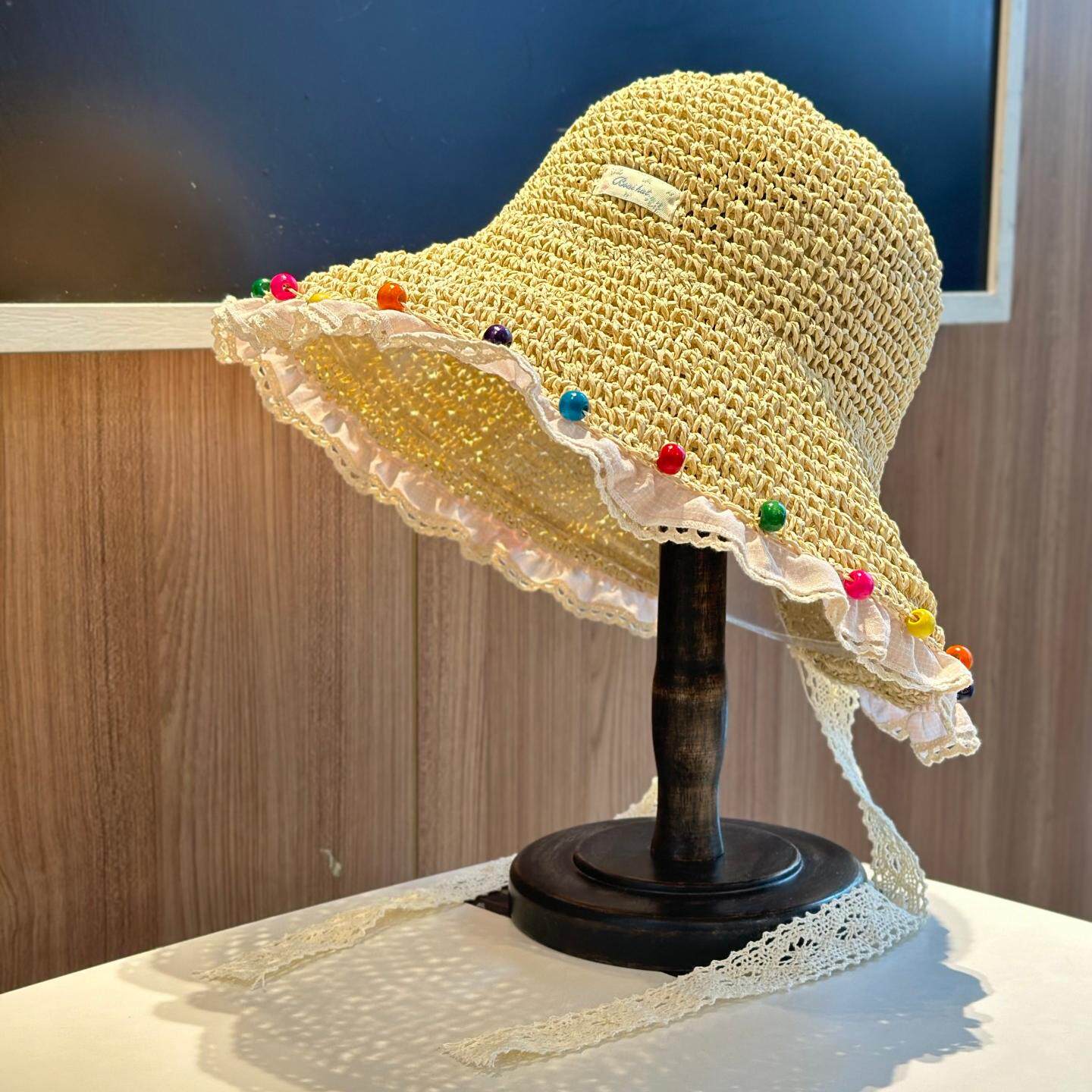 草编渔夫帽子女春夏可爱防晒透气蕾丝花边彩色珠子绑带海边草帽萌