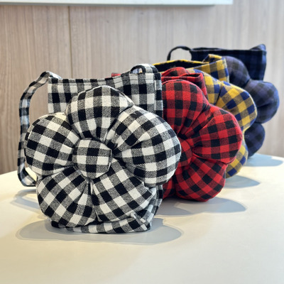 2025年新款复古格纹花朵手机包