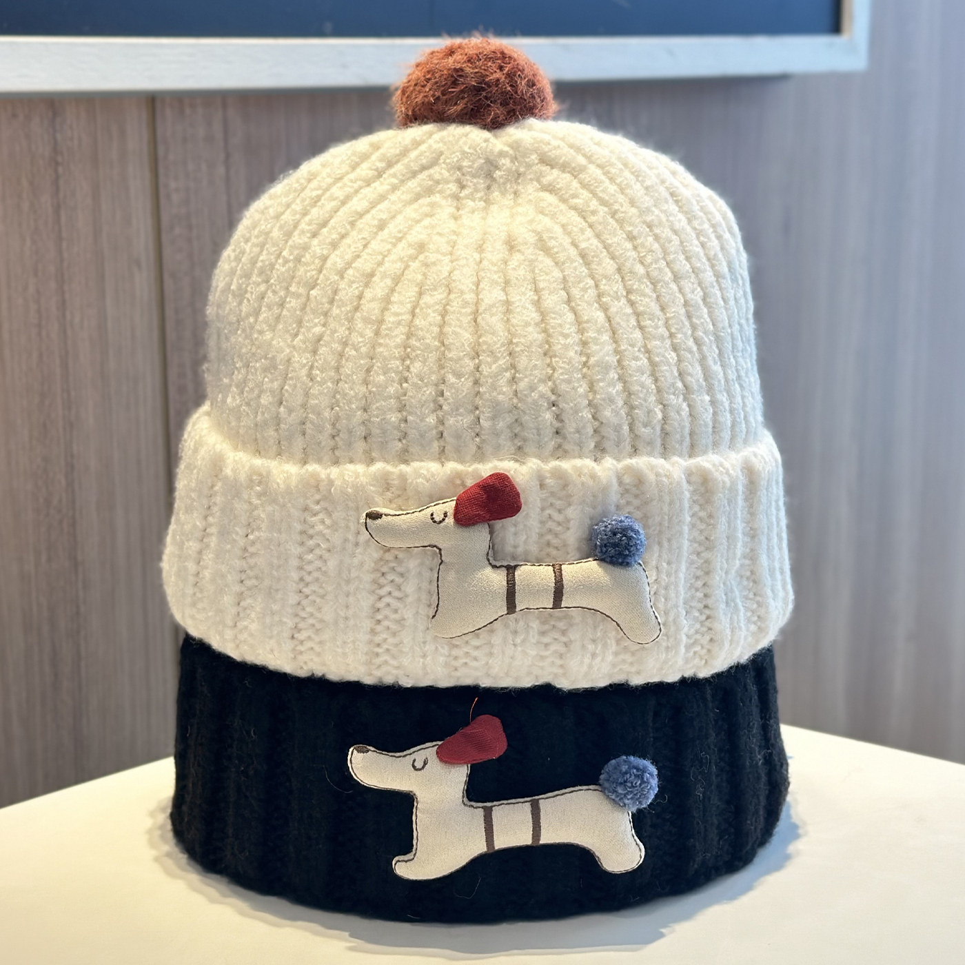 2025新款可爱腊肠狗毛线帽子女秋冬保暖针织帽百搭冷帽甜美出游