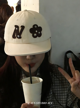 韩国小众铆钉花朵装饰短檐棒球帽女春夏季百搭可爱鸭舌帽显脸小潮