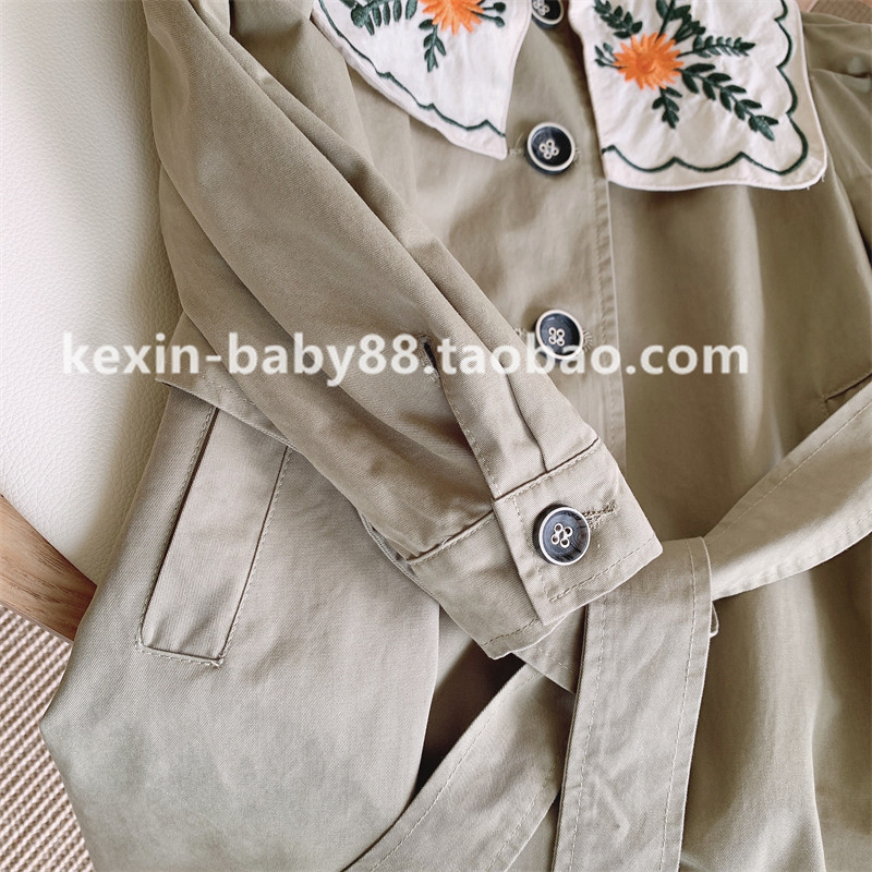 브랜드 아동복 2021 가을 소녀 복고풍 자수 꽃 무늬 스퀘어 칼라 퍼프 슬리브 레이스 업 중간 길이 윈드 브레이커 자켓