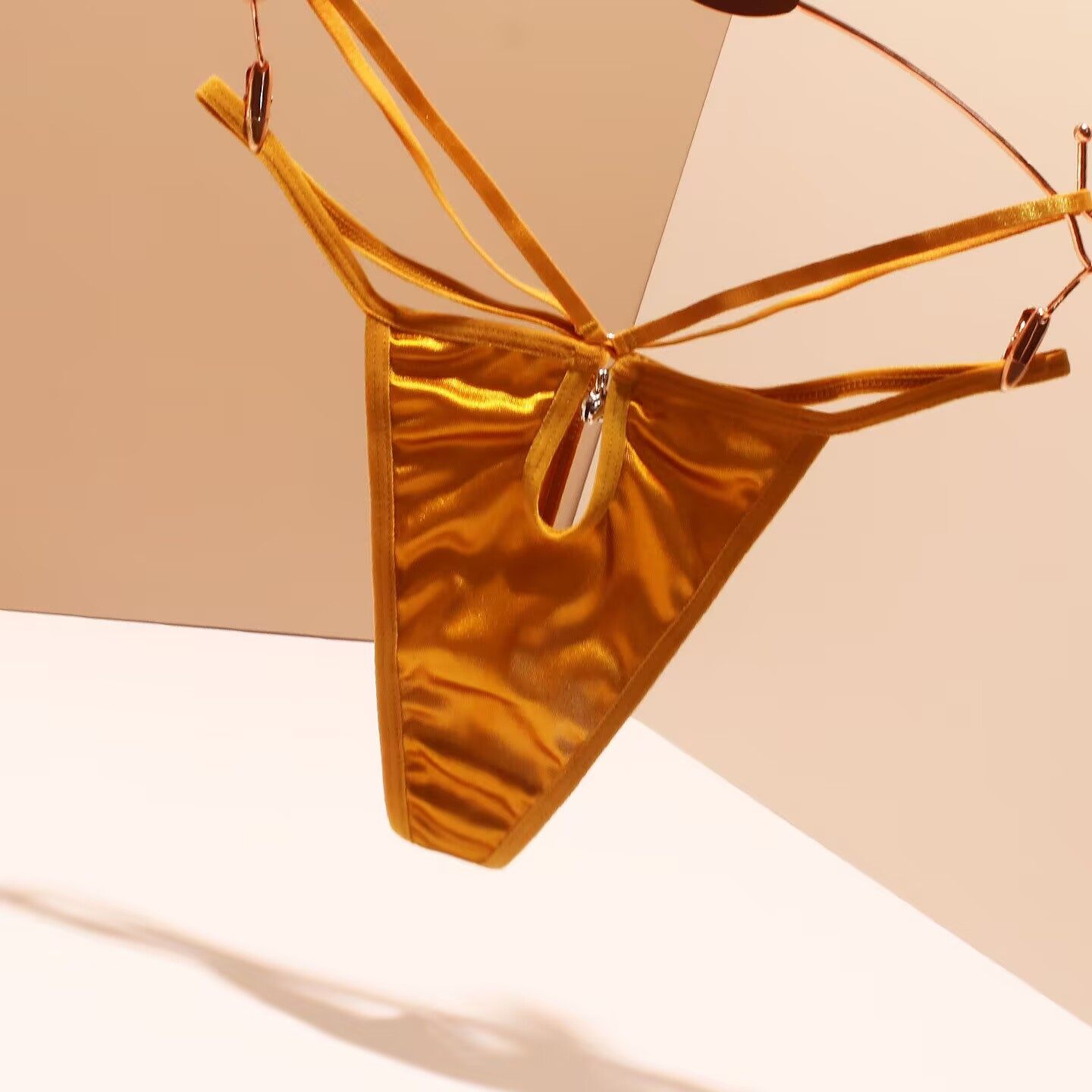 一根线火辣诱惑丁字裤女狂野勾人细带绑腰丝滑缎面俏皮铃铛短裤头,女士内衣/男士内衣/家居服,女丁字裤,淘宝优惠券,粉丝福利购,淘宝优惠卷