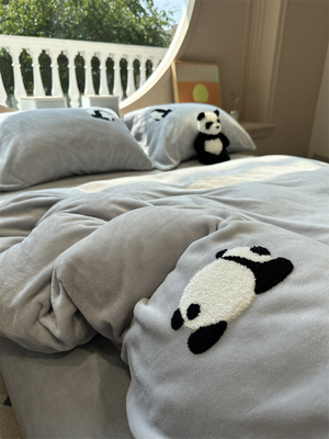 牛奶绒毛巾绣小熊猫灰色四件套