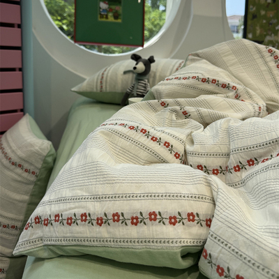 水洗棉提花红色碎花条纹四件套