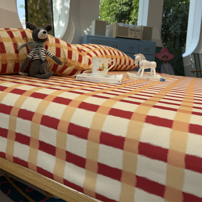 红黄格子磨毛床笠床单枕套单件