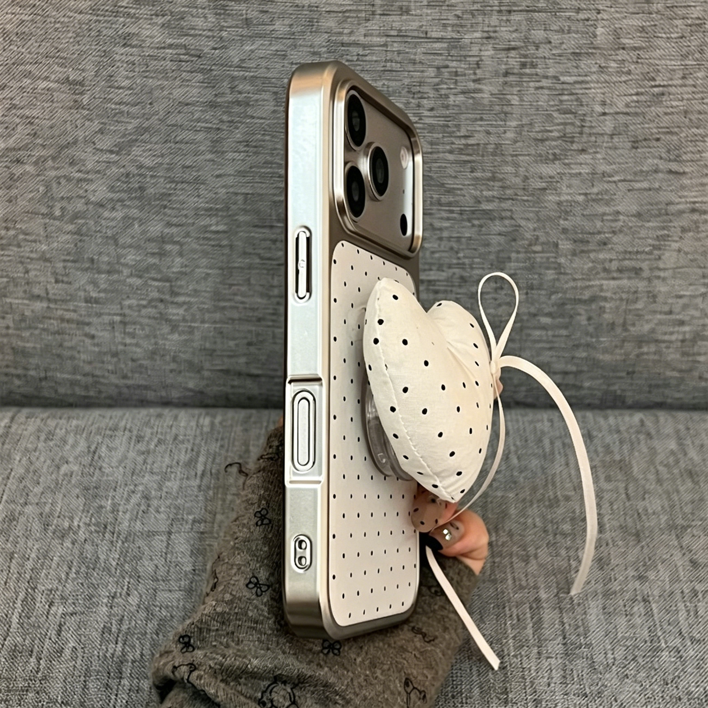 新款适用17promax的手机壳白色波点iphone17pro保护套简约高级感16pro超好看15全包防摔14个性爱心支架13女款