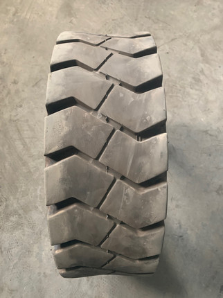 二手叉车充气胎实心胎650-10/28X9-15/825-15/250-15/300-15轮胎