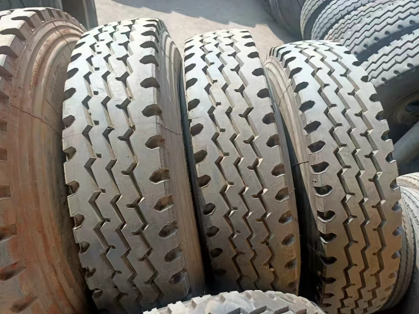 二手卡客货挂车钢丝轮胎700/750/825R16/900/1000/1100/1200R20胎