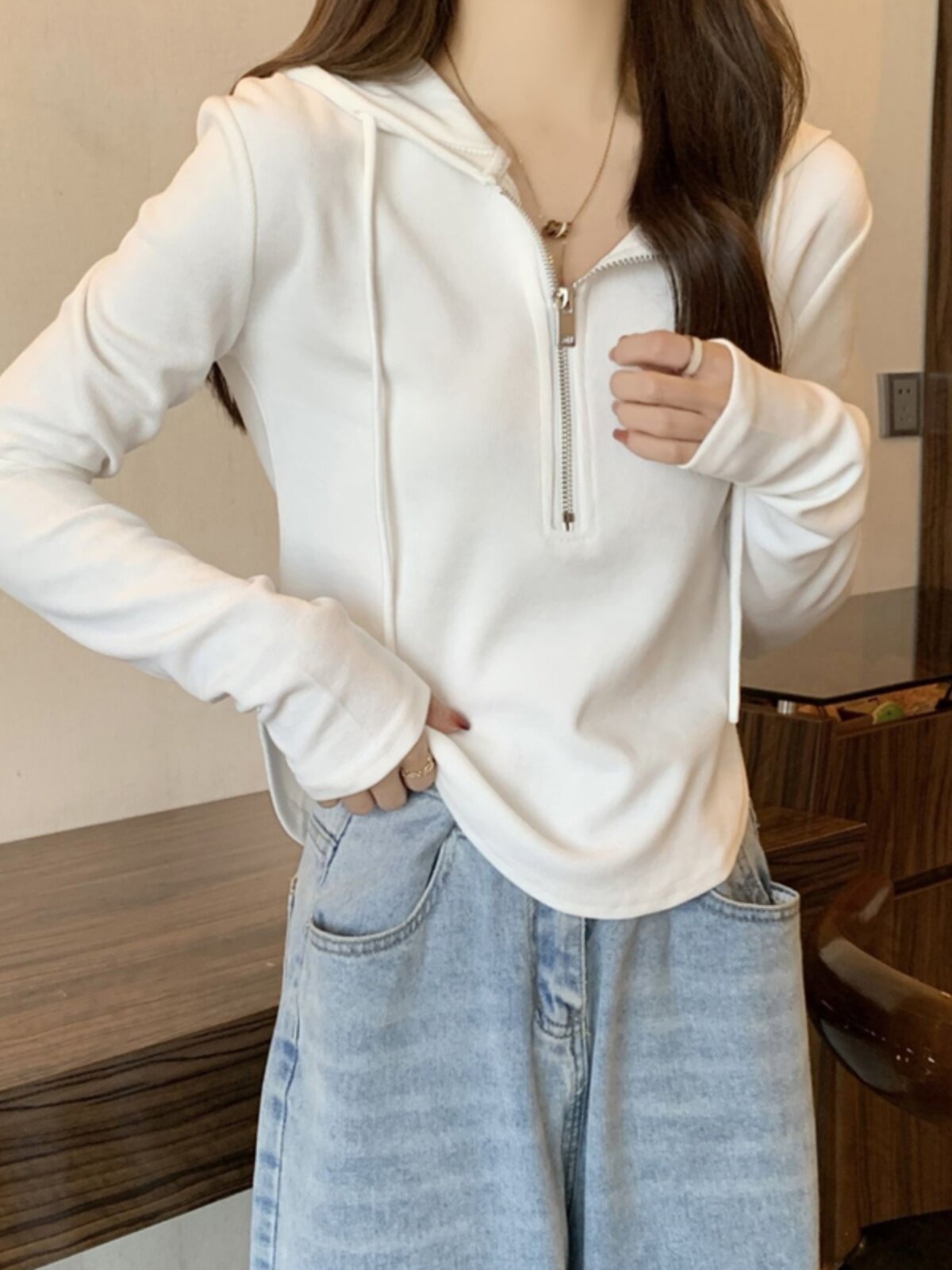 连帽白色长袖t恤女2025春秋季新款设计感小众短款上衣内搭打底衫