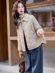 米杏色菱形格羽绒服女秋冬小个子翻领轻薄保暖夹克短款白鸭绒外套