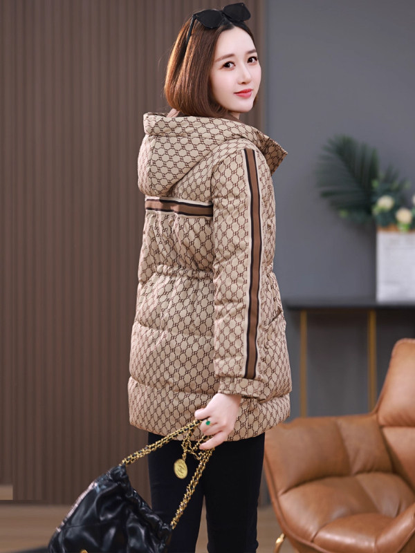 设计感加厚保暖羽绒服中长款收腰2025冬季新款宽松妈妈装连帽外套