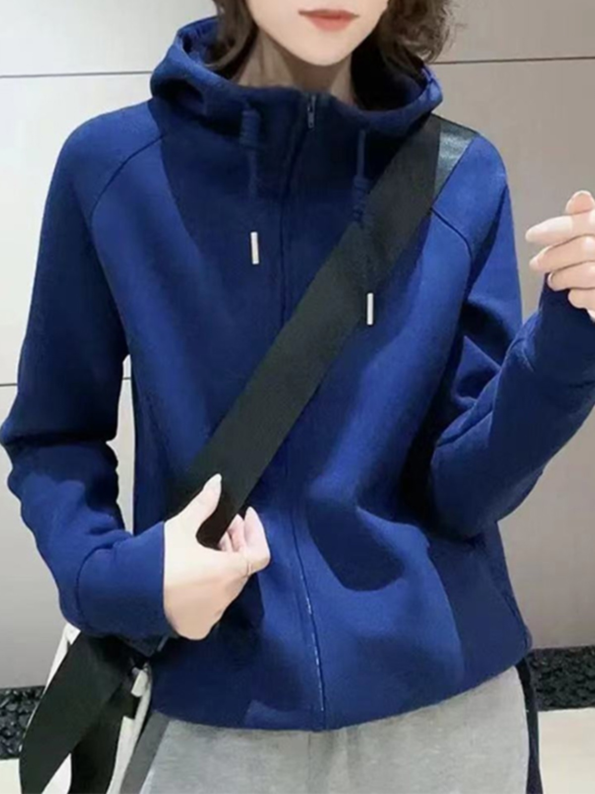 欧货蓝色连帽卫衣女春秋薄款2025新款时尚洋气拉炼开衫外套上衣潮